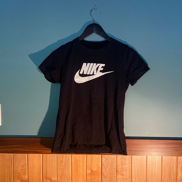Nike Tee - Picture 1 of 3